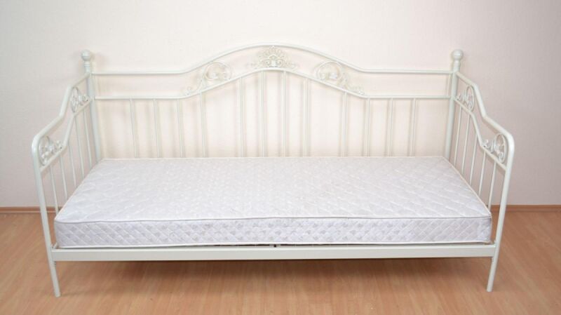 Metallbett / Day-Bed in weiß pulverbeschichtet - IchVerkaufeAlles.de