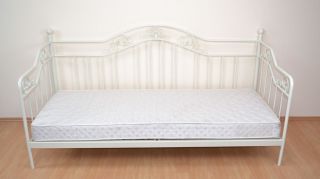 Metallbett  / Day-Bed in weiß pulverbeschichtet